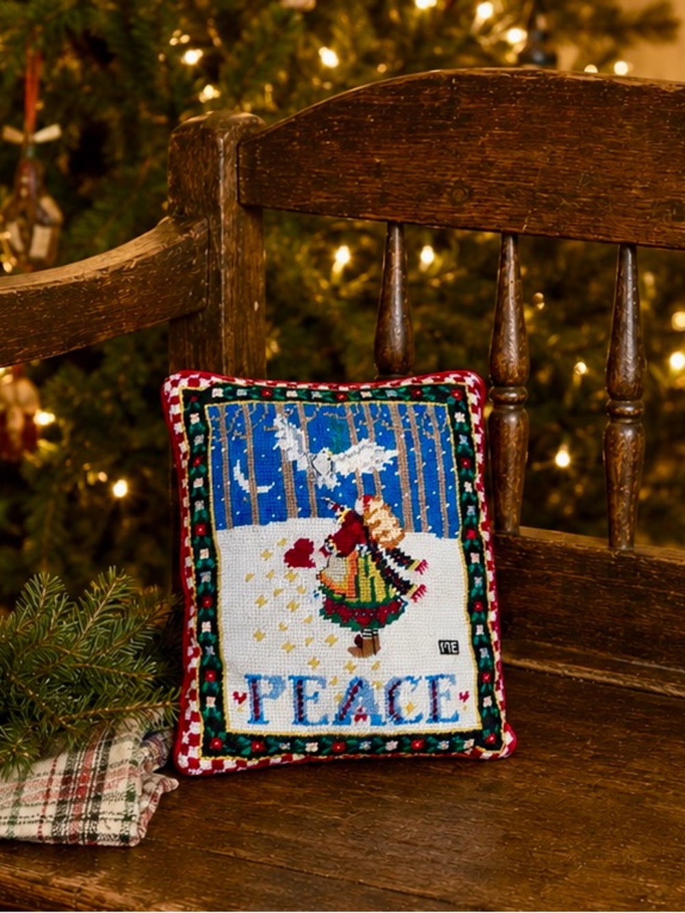 NEEDLEPOINT VINTAGE MARY ENGELBREIT PEACE CHRISTMAS PILLOW 🎄🕊️